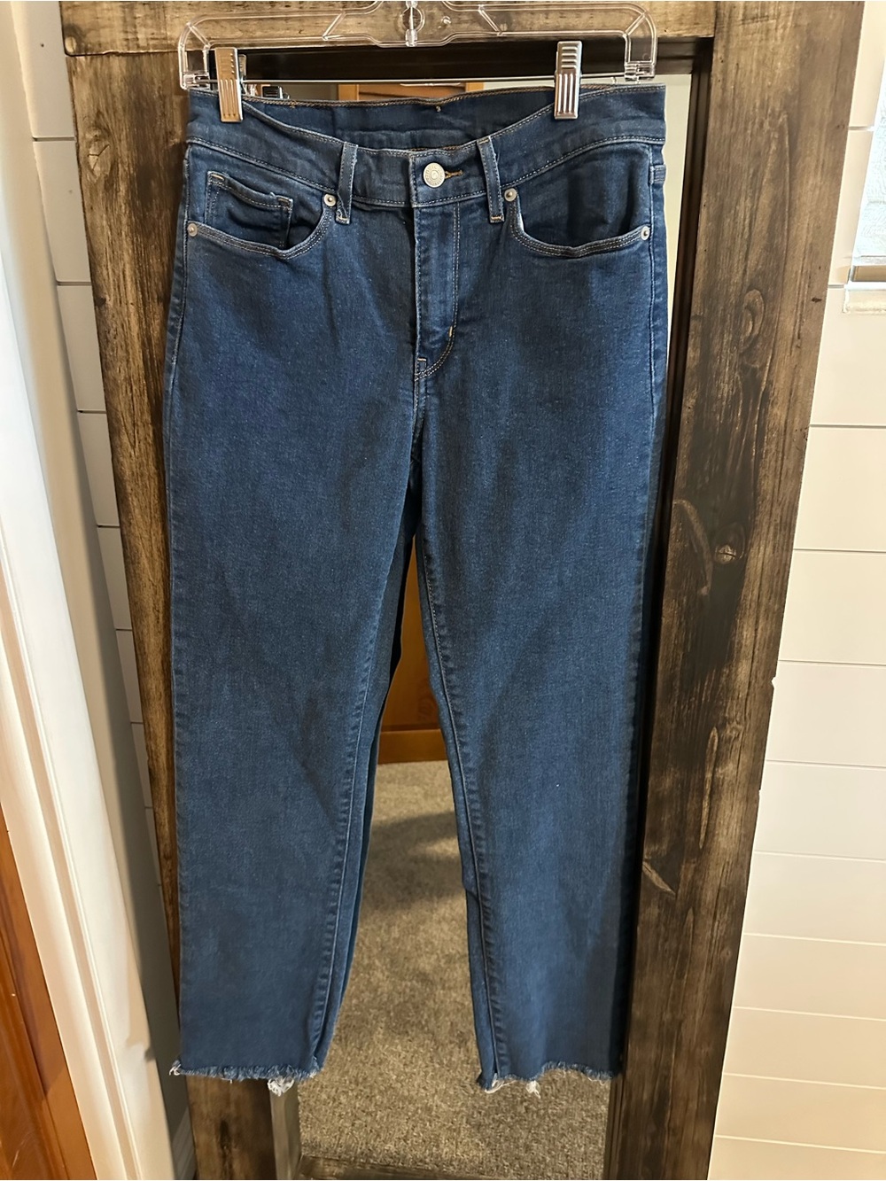 Levi’s Women’s W28 L32 Straight Jeans Dark Wash Stretch Raw Hem High Rise